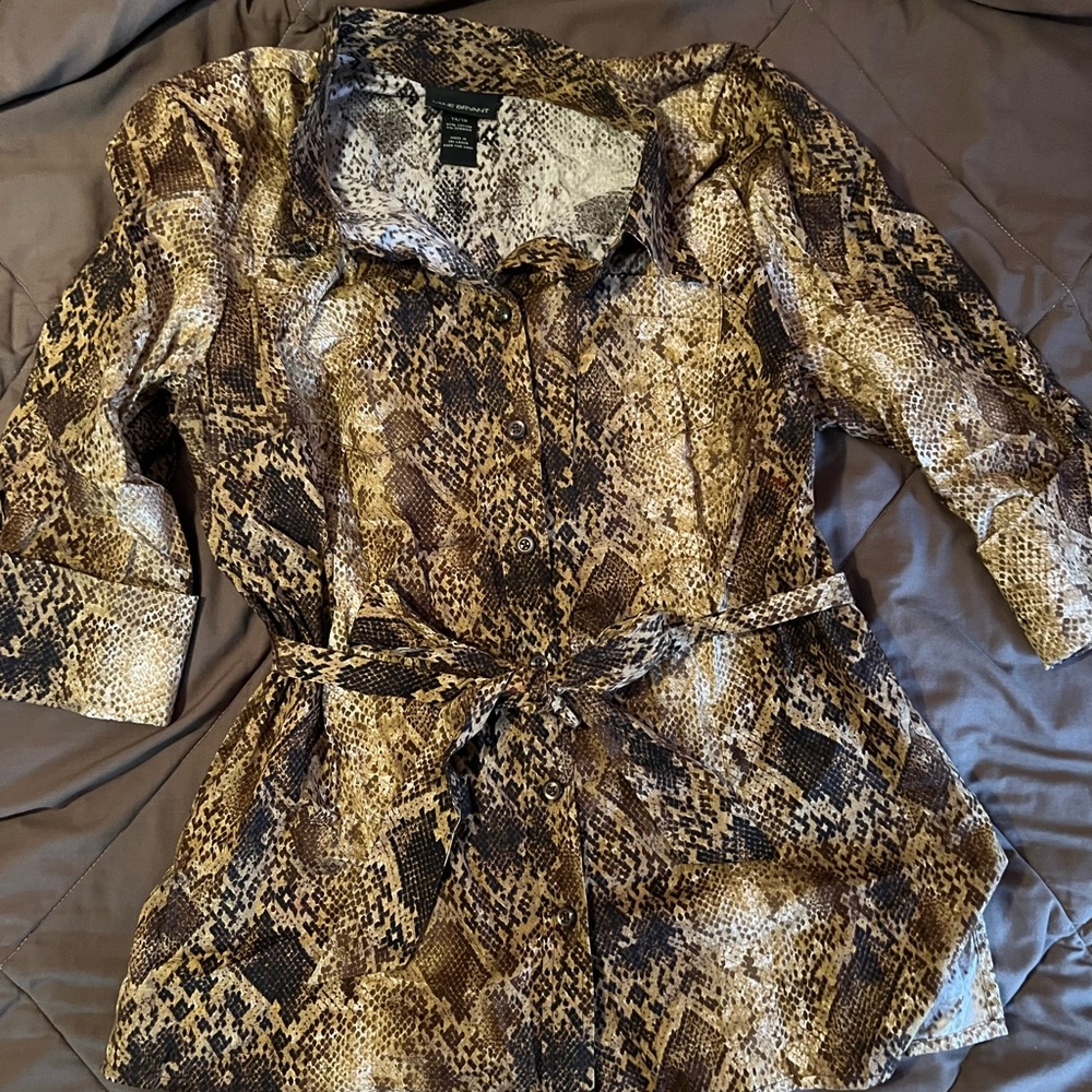 Lane Bryant Brown & Tan snakeskin buttondown 14/16.  Rollup sleeves w/tie waist